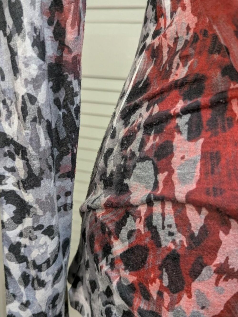 Black and red leopard print lace long sleeve - Picture 6 of 8